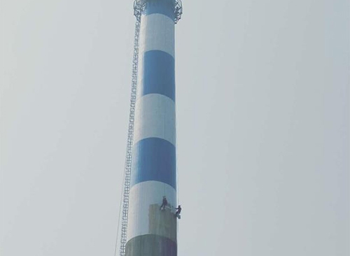 烟囱刷航标漆施工队.jpg