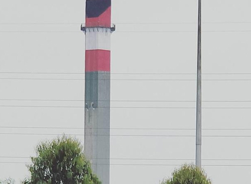 烟囱刷航标漆.jpg